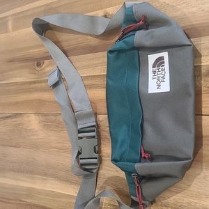 North face fanny bag